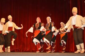 Glej lušno je pr' nas s plesalci in pevci z različnih koncev 14